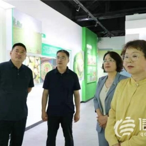 青島市政協(xié)文化文史和學(xué)習(xí)委員會與市美術(shù)館赴平度仁兆開展“五進五送”活動