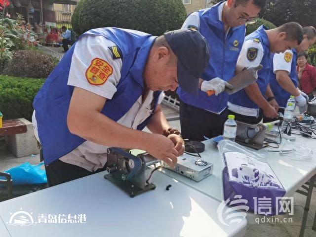信新相映走進(jìn)少山路社區(qū) 家電維修“專(zhuān)業(yè)戶(hù)”讓居民幸福感滿(mǎn)滿(mǎn)