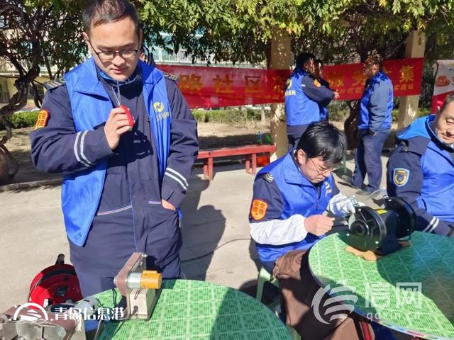 寒風(fēng)凜冽服務(wù)不停 信新相映便民服務(wù)大集走進書院路社區(qū)