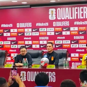 世界杯預(yù)選賽中韓大戰(zhàn)今日上演，中國隊能否將勝利獻給全國球迷 ... ...