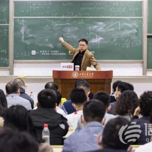 張朝陽談兩年物理課成功經(jīng)驗：邊學(xué)習(xí)邊研究、多思考多推導(dǎo)
