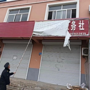 撤出違規(guī)廣告牌 促進鄉(xiāng)鎮(zhèn)“顏值”大提升