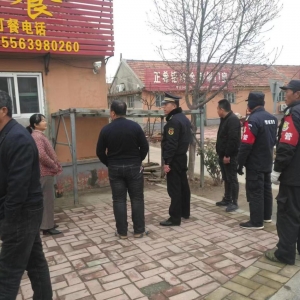 集中整治亂堆物料 提升鄉(xiāng)鎮(zhèn)街面風貌