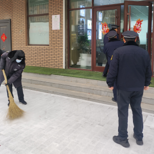 南村執(zhí)法中隊(duì)以雪為令，掃雪除冰齊上陣！
