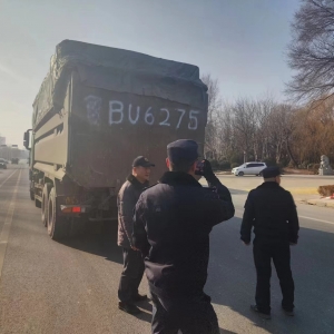 同和執(zhí)法中隊：“加強(qiáng)建筑垃圾渣土車運(yùn)輸整治工作，維護(hù)城市環(huán)境整潔” ... ...