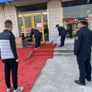 執(zhí)法+信用治理店外經營行為 營造整潔鎮(zhèn)容環(huán)境