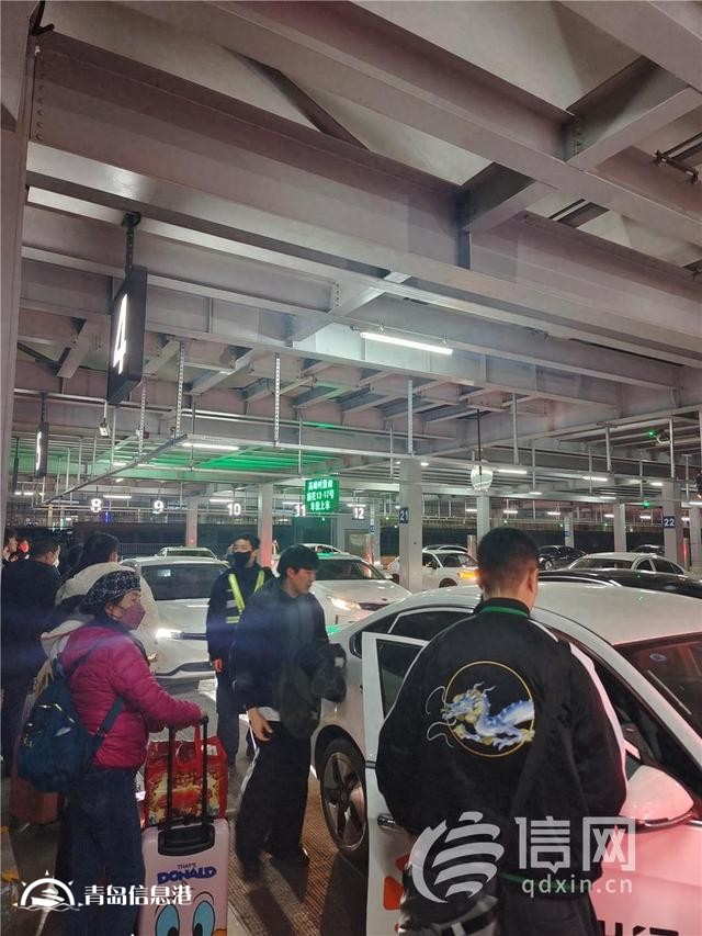 實(shí)探膠東機(jī)場深夜打車：多數(shù)乘客叫車順利，個別平臺易出問題
