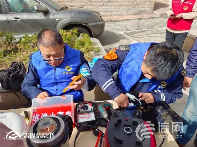 “一站式”幫居民解難題 香港中路街道開(kāi)展便民服務(wù)大集