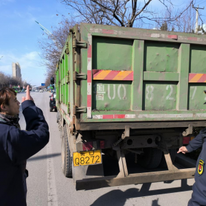 鳳臺(tái)執(zhí)法中隊(duì)落實(shí)“六個(gè)百分百”源頭降低揚(yáng)塵污染