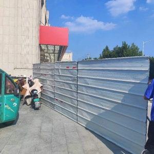 平度市東閣街道執(zhí)法中隊(duì)整治占用城市道路行為，還路于民