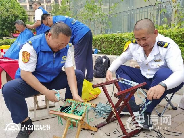 信新相映走進錦苑社區(qū) 志愿者磨刀、維修鍋具樣樣在行