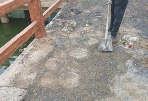 塘邊路面有破損，南村速度消隱患