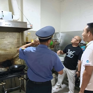 聯(lián)合開展餐飲油煙執(zhí)法檢查，凈化城鎮(zhèn)環(huán)境！