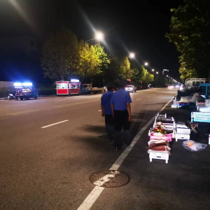 集中整治市容環(huán)境秩序，保障夜間市容環(huán)境“潔凈美”