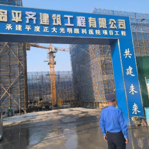 平度市鳳臺街道綜合行政執(zhí)法中隊：守護(hù)工地?fù)P塵治理防線
