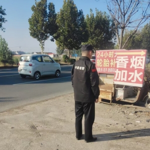 同和執(zhí)法中隊(duì)“清理違規(guī)廣告牌，城市煥新顏展風(fēng)采”