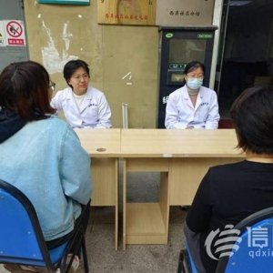 “一對(duì)一”為居民把脈問(wèn)診 信新相映攜手海慈專家服務(wù)團(tuán)走進(jìn)社區(qū)