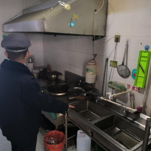 平度市鳳臺執(zhí)法中隊開展餐飲、洗車行業(yè)排水專項整治行動