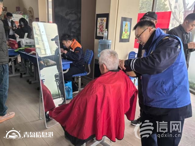 ?臺(tái)柳路社區(qū)開(kāi)展“紅柳情”便民小專(zhuān)場(chǎng)活動(dòng) 磨刀服務(wù)又添“新”力