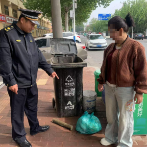 平度市鳳臺執(zhí)法中隊：嚴(yán)查垃圾亂投 強(qiáng)化分類意識