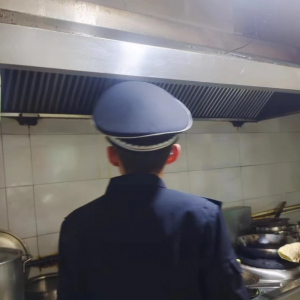 同和中隊：驅(qū)散餐飲油煙“陰霾”，守護(hù)城市清新藍(lán)天