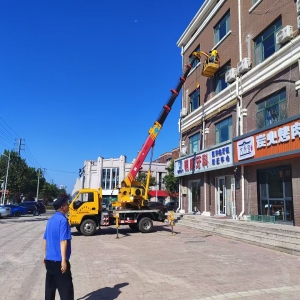 平度市東閣街道執(zhí)法中隊向擅自占用市政道路行為“亮劍”說“不” ...